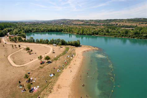 photo le plan d'eau d'Anse région du beaujolais