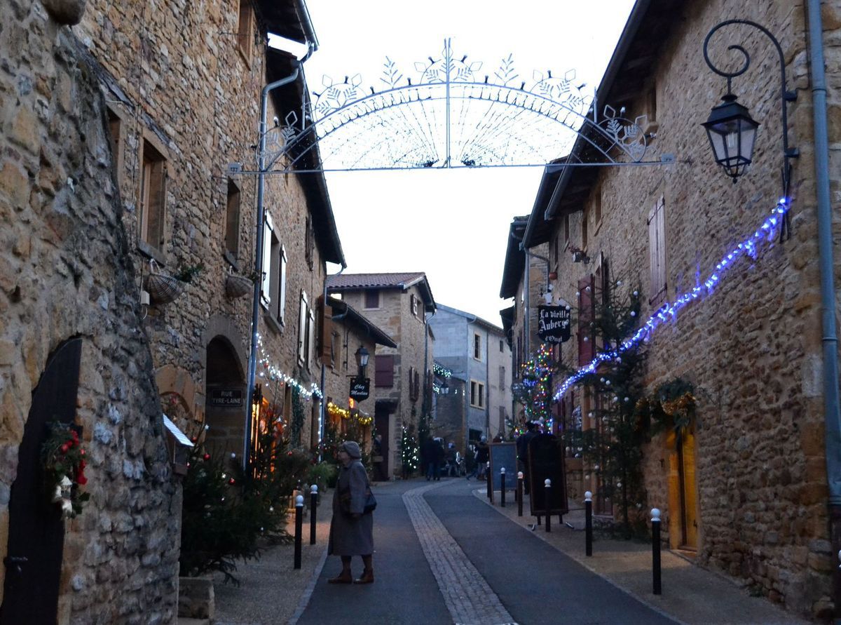 Lire la suite à propos de l’article Les crèches de Noël du village d&rsquo;Oingt